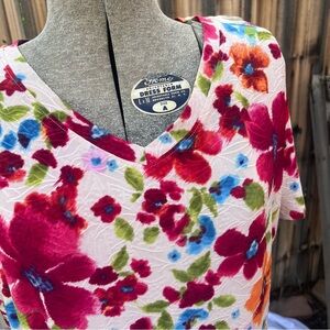 White Stag Womens Floral Short Sleeve T Shirt Multicolor V Neck Size 16-18 NWOT